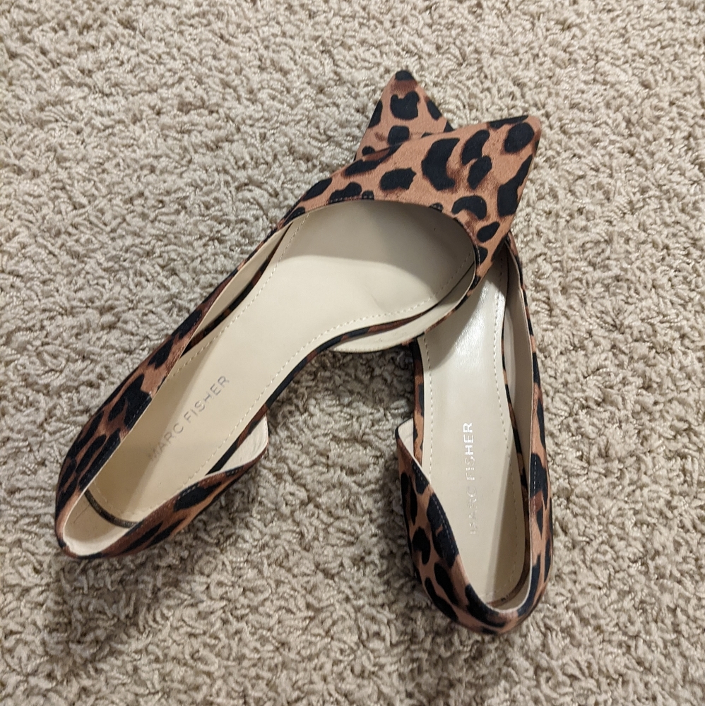 Marc Fisher leopard print, pointed toe flat, size 9 1/2